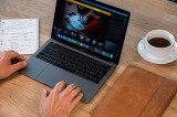 FIXED Oxford kožené pouzdro pro Apple MacBook 12", hnědá