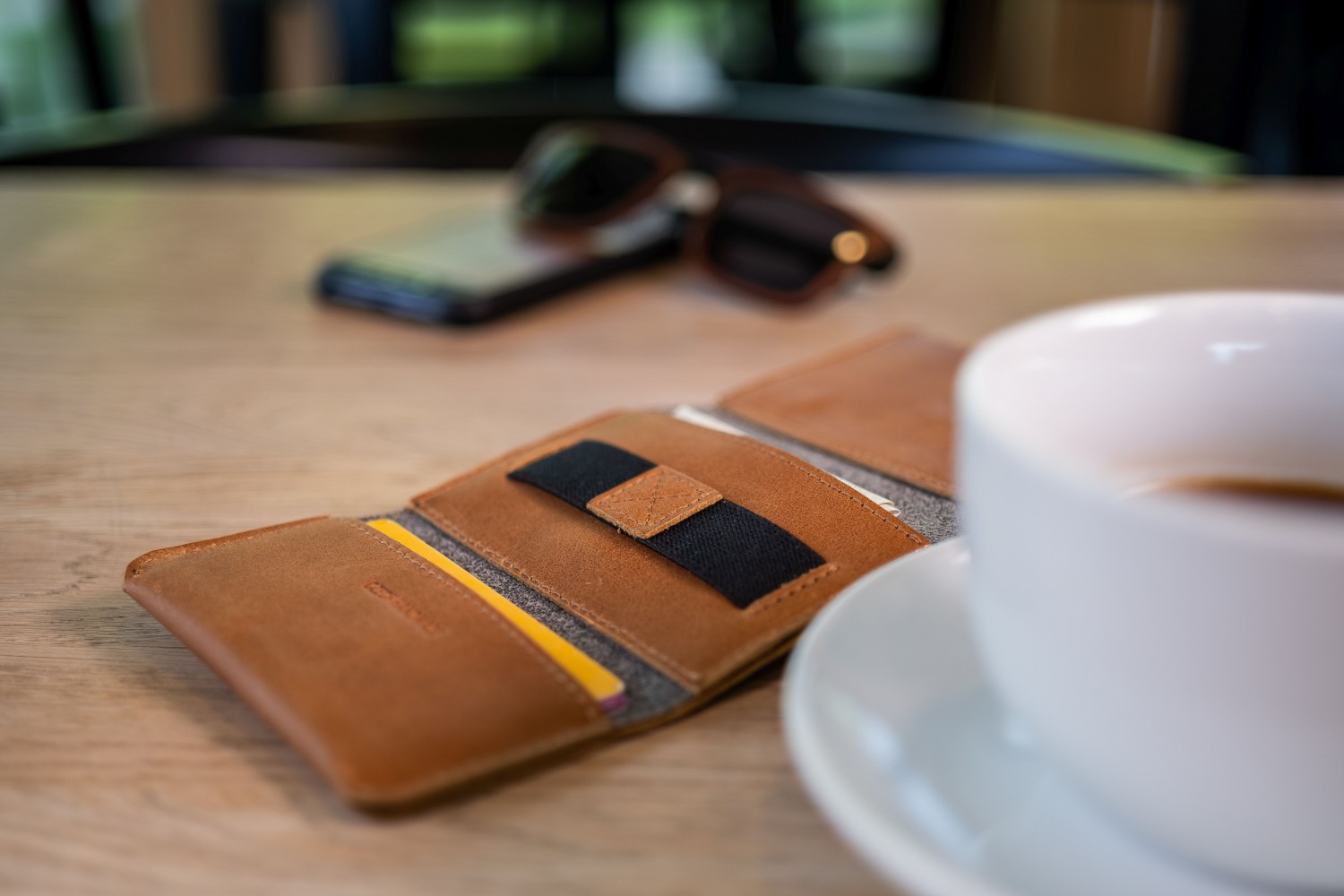 Kožená peňaženka FIXED Smile Tripple sa smart trackerom FIXED Smile Pro, hnedá