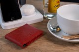 Kožená peněženka FIXED Wallet for AirTag z pravé hovězí kůže, červená