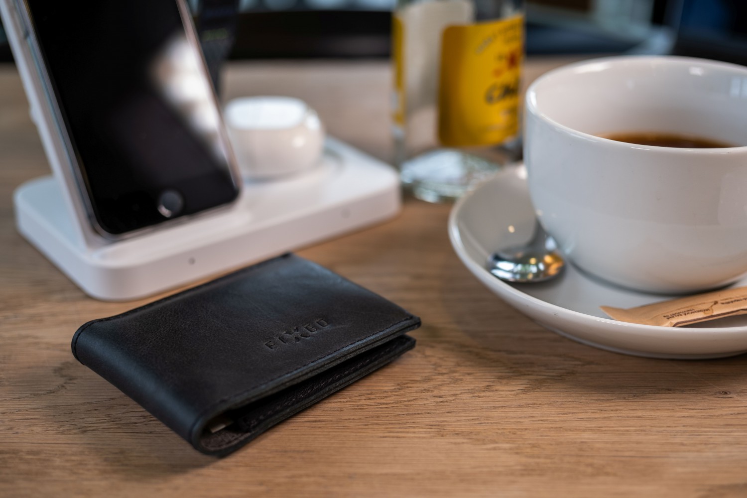 Kožená peněženka FIXED Wallet for AirTag, černá