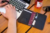 Kožená peněženka FIXED Smile Passport se smart trackerem FIXED Smile PRO, černá