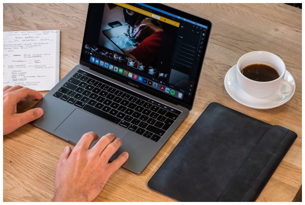 Kožené pouzdro FIXED Oxford pro Apple MacBook Air 15,3" (2023) M2, černé