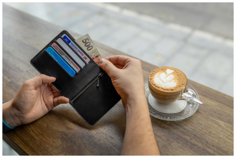 Kožená peněženka FIXED Classic Wallet z pravé hovězí kůže, černá