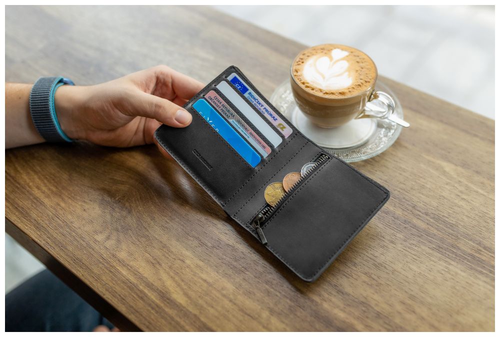 Kožená peněženka FIXED Classic Wallet z pravé hovězí kůže, černá