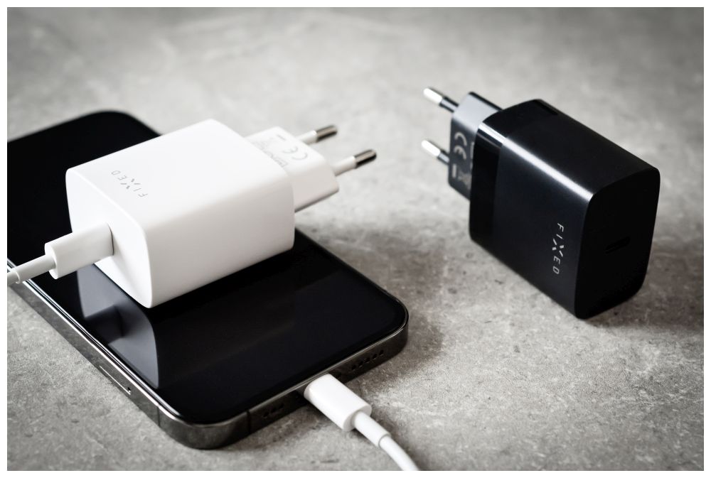 Síťová nabíječka FIXED s USB-C výstupem a podporou PD, 30W, bílá