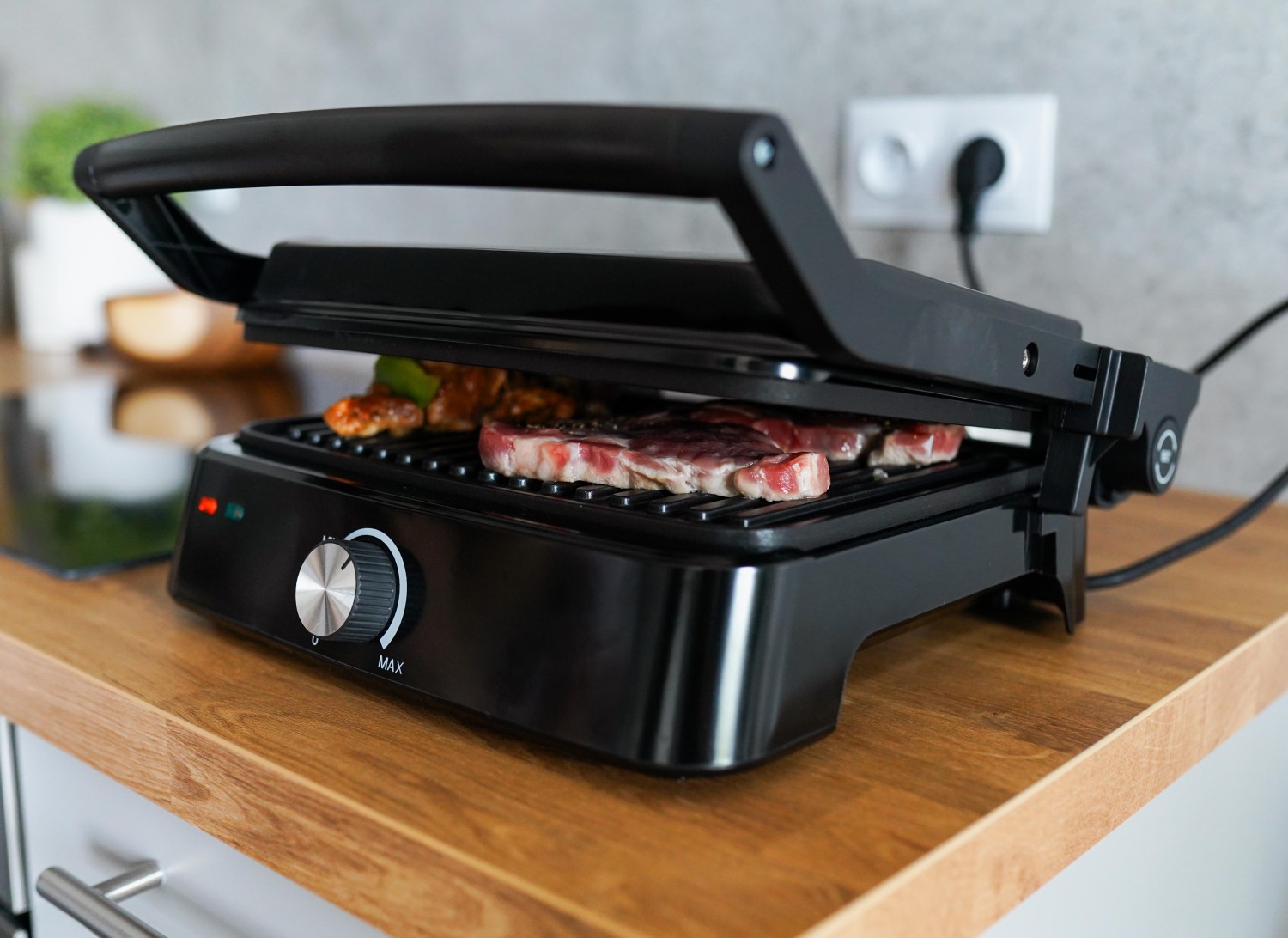 Huslog AK-2249 Kontaktní gril 2000W černá