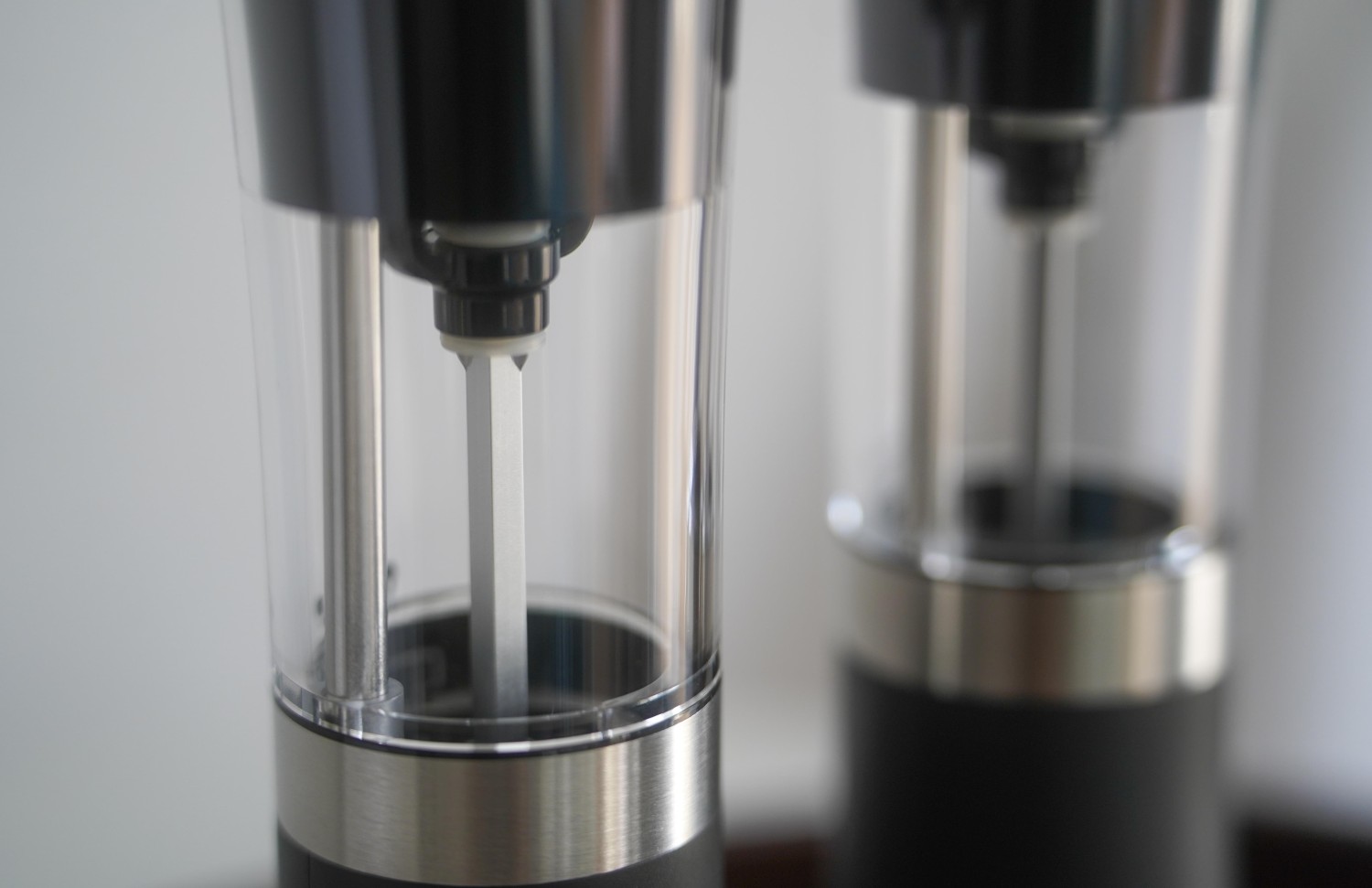 Huslog AK-0849 Elektrické mlýnky na koření s nabíjecí stanicí