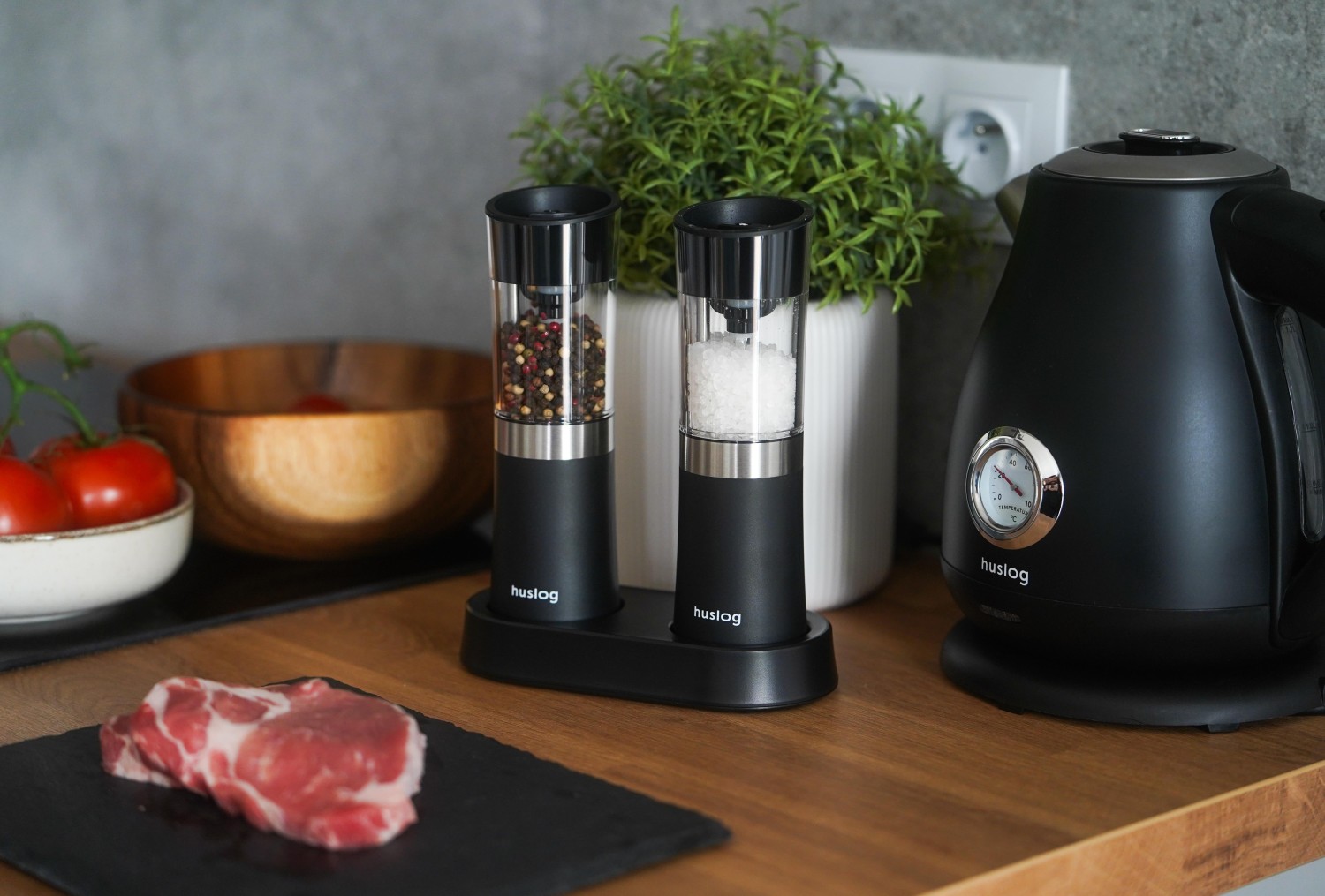 Huslog AK-0849 Elektrické mlýnky na koření s nabíjecí stanicí