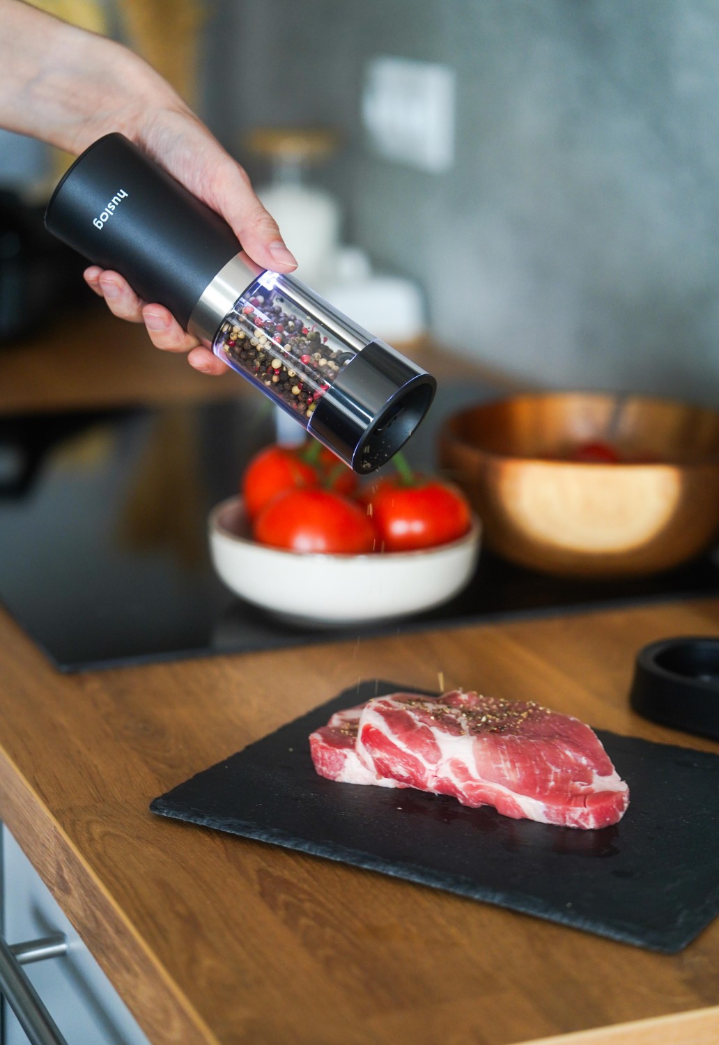 Huslog AK-0849 Elektrické mlýnky na koření s nabíjecí stanicí