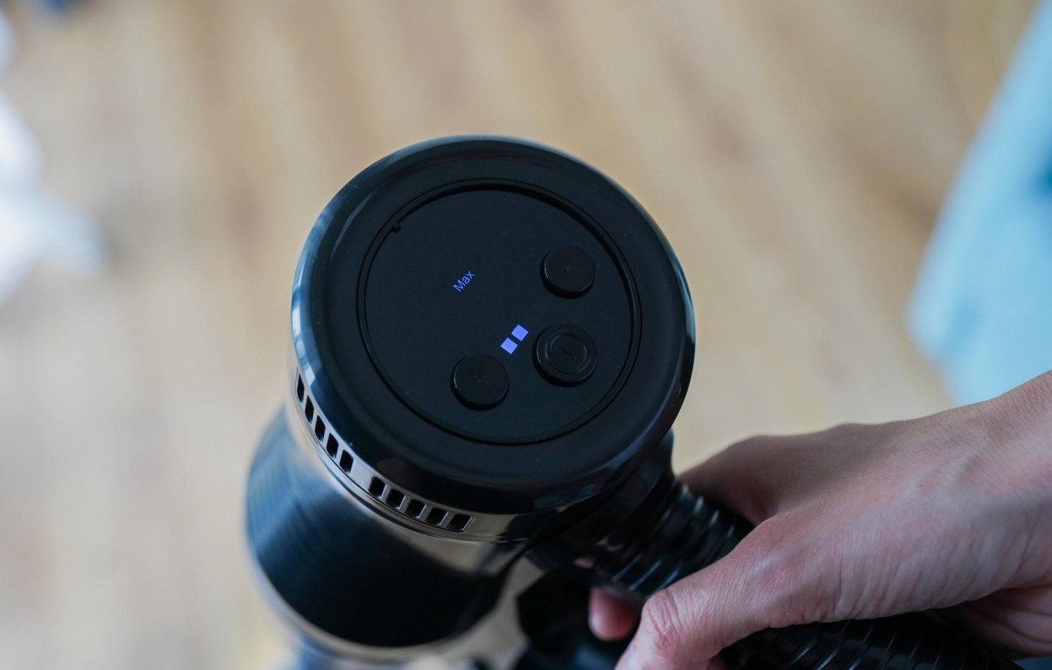 Huslog AD-1648 Akumulátorový vysavač černá