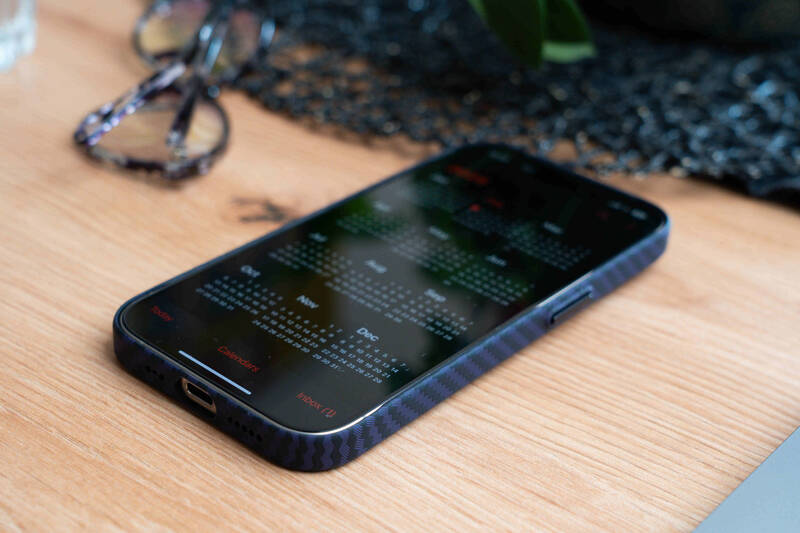 Pouzdro SWISSTEN MagStick SHELL pro Apple iPhone 16e, fialová