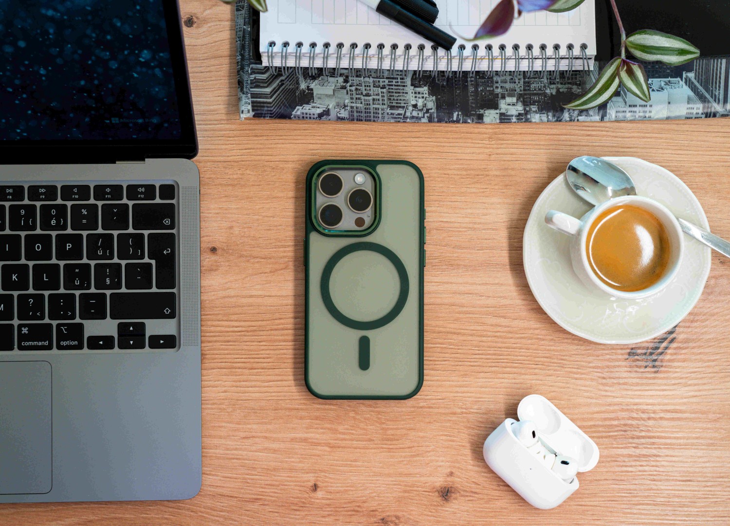 Pouzdro SWISSTEN MagStick FLEX pro Apple iPhone 15 Pro, zelená