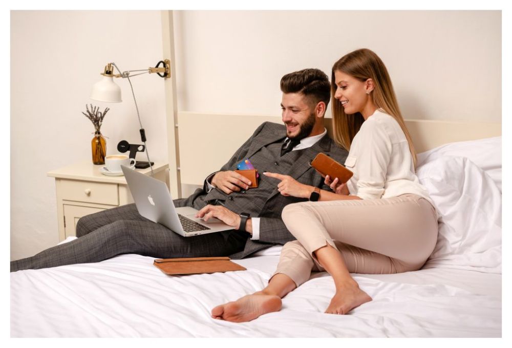 Kožené pouzdro typu kniha FIXED ProFit pro Samsung Galaxy A36 5G, červené