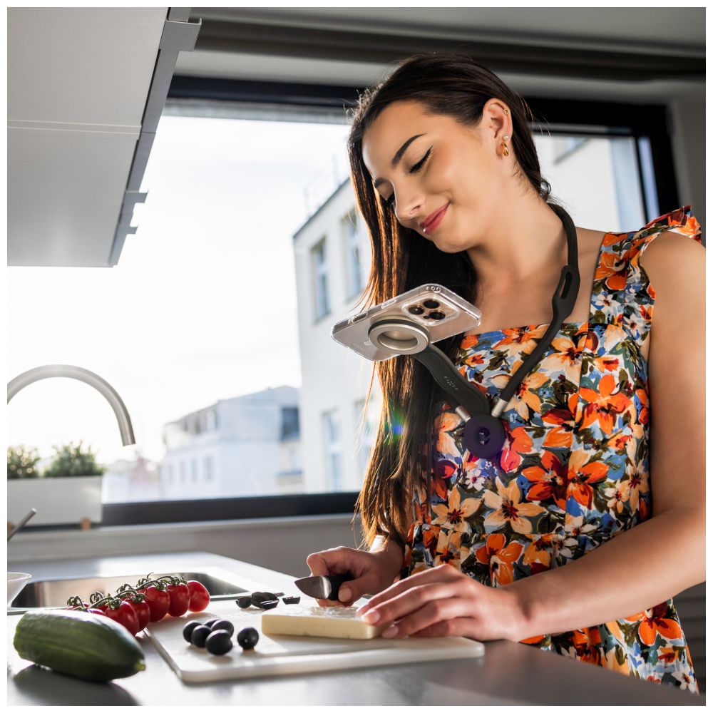 Držák telefonu na krk FIXED Creator Neck Phone Holder s podporou MagSafe, šedý