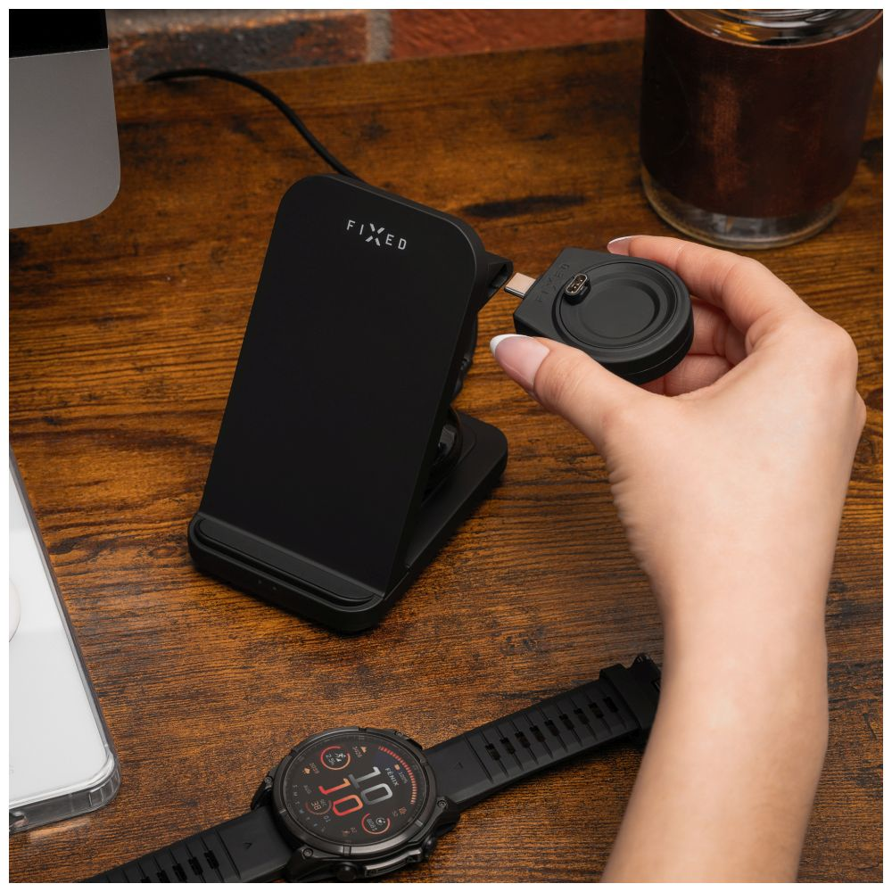 Stojánek FIXED Powerstation pro Garmin s bezdrátovým nabíjením až pro 3 zařízení, 15W+5W+2.5W, černá