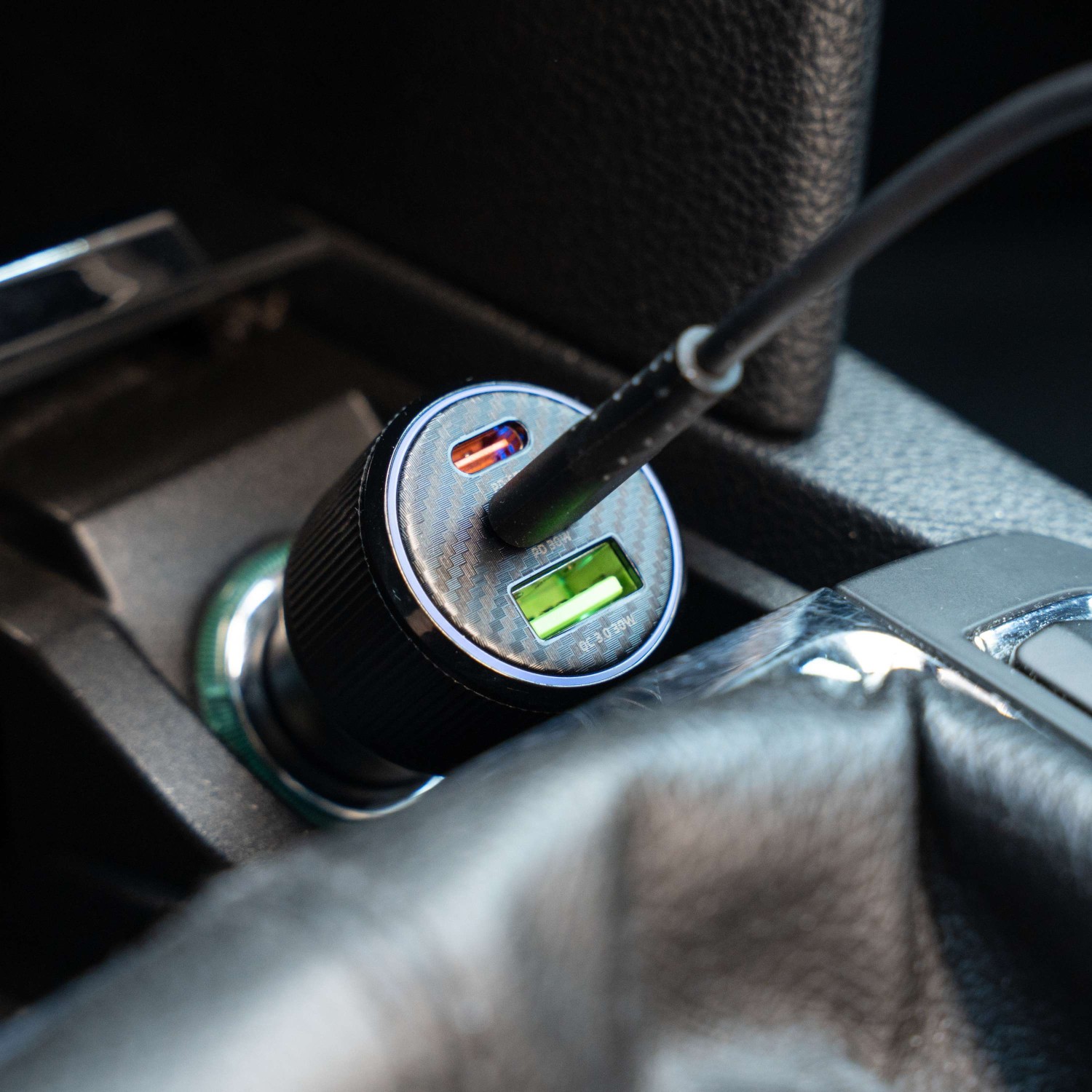 Swissten CL Adaptér 2x USB-C PD + USB-A, 95W černá