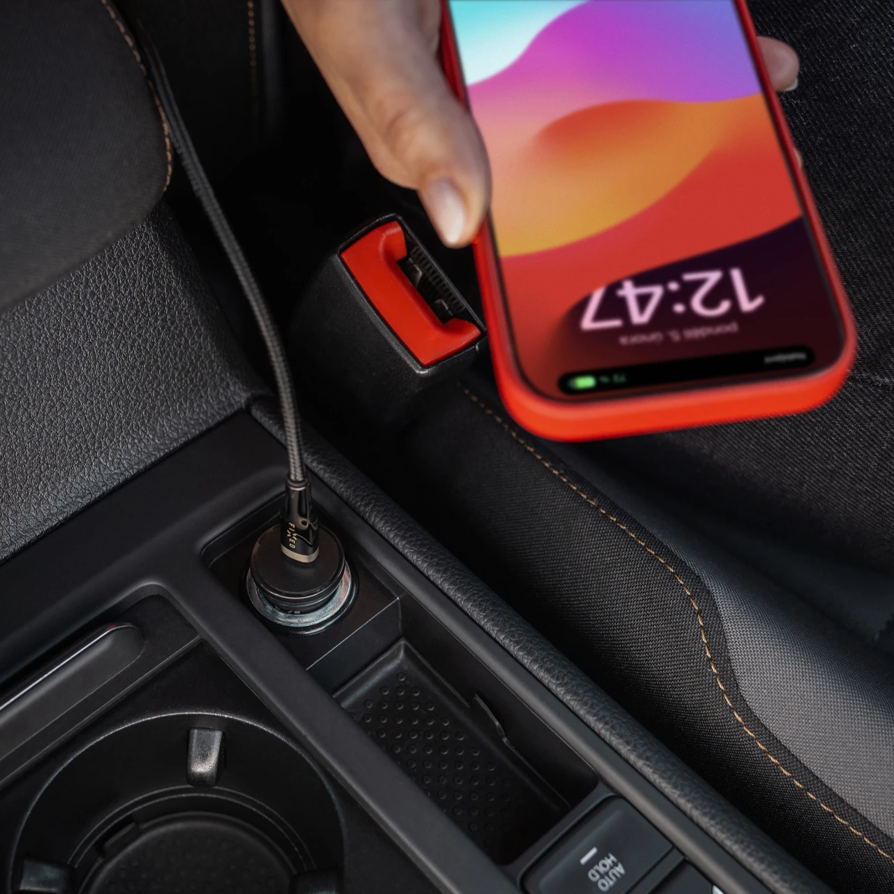 Autonabíječka FIXED s USB-C výstupem a podporou PD, 30W, černá