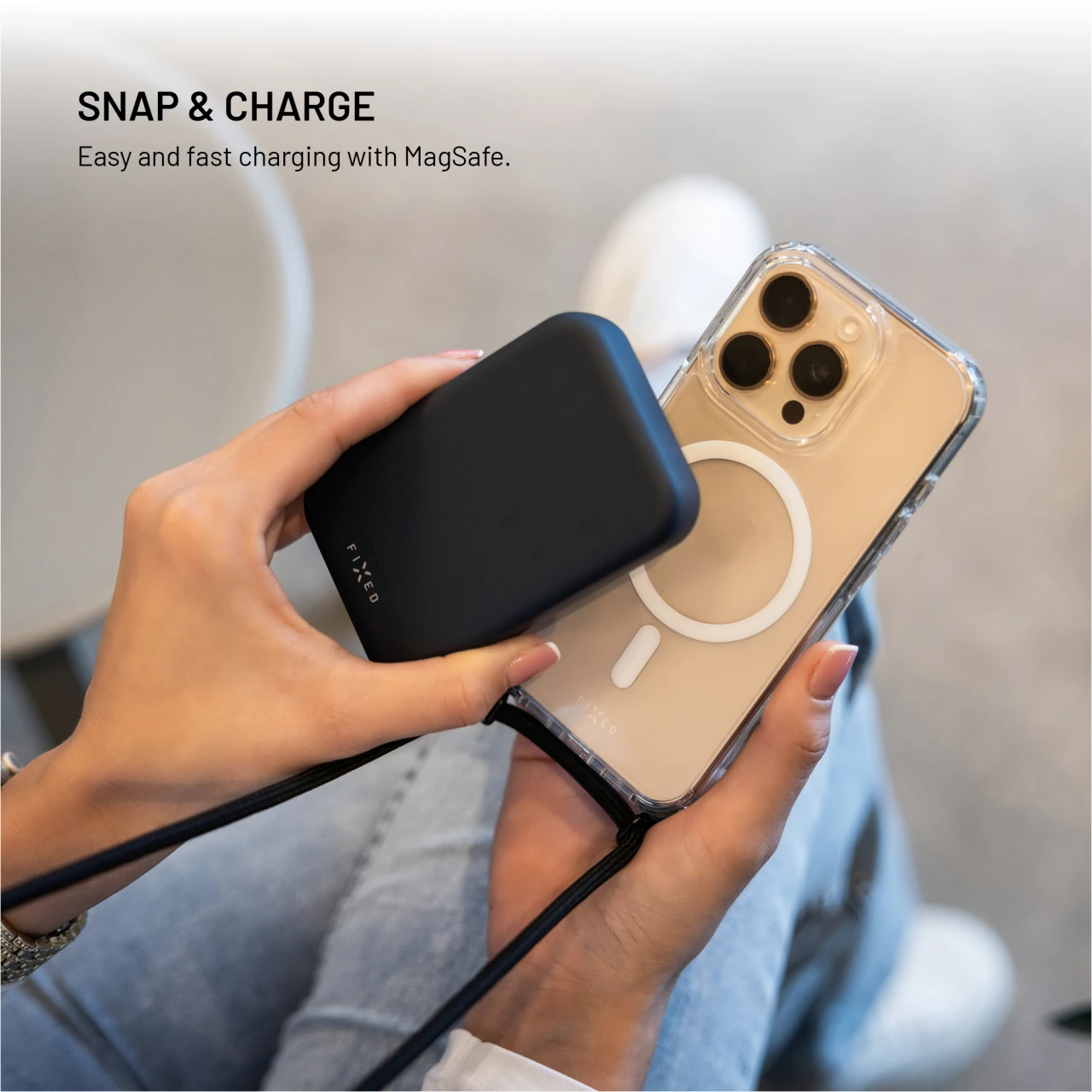 Pouzdro FIXED MagPure Neck s černou šňůrkou na krk pro Apple iPhone 17 Pro Max