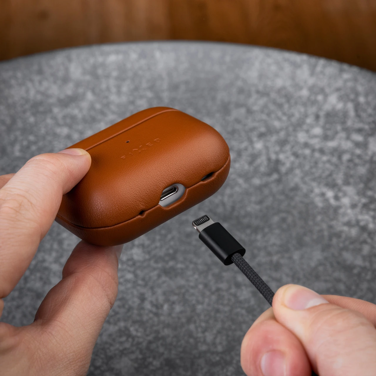Kožené pouzdro FIXED PodsLeather pro Apple AirPods 3, hnědá