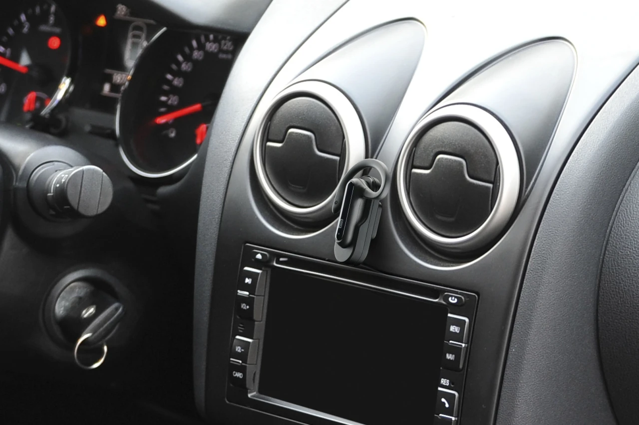 Bluetooth headset Cellularline CAR FLAT včetně nabíjecí základny do auta, černá