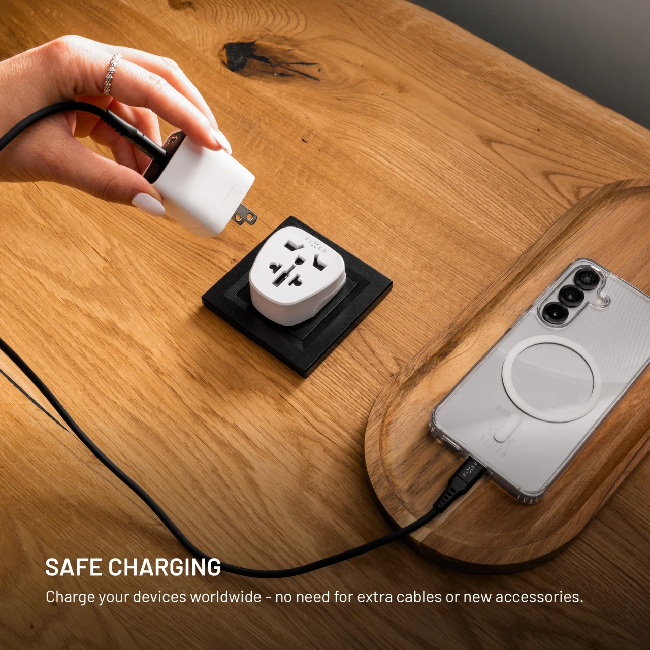 Adaptér FIXED EU Adapter 2 pro zapojení UK, US, AUS zařízení do EU zásuvek, bílá