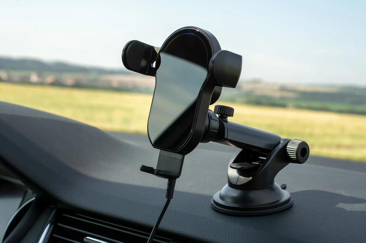 Automatický držák do auta s rychlým bezdrátovým nabíjením FIXED Matic XL na sklo nebo palubní desku, 15W, černá
