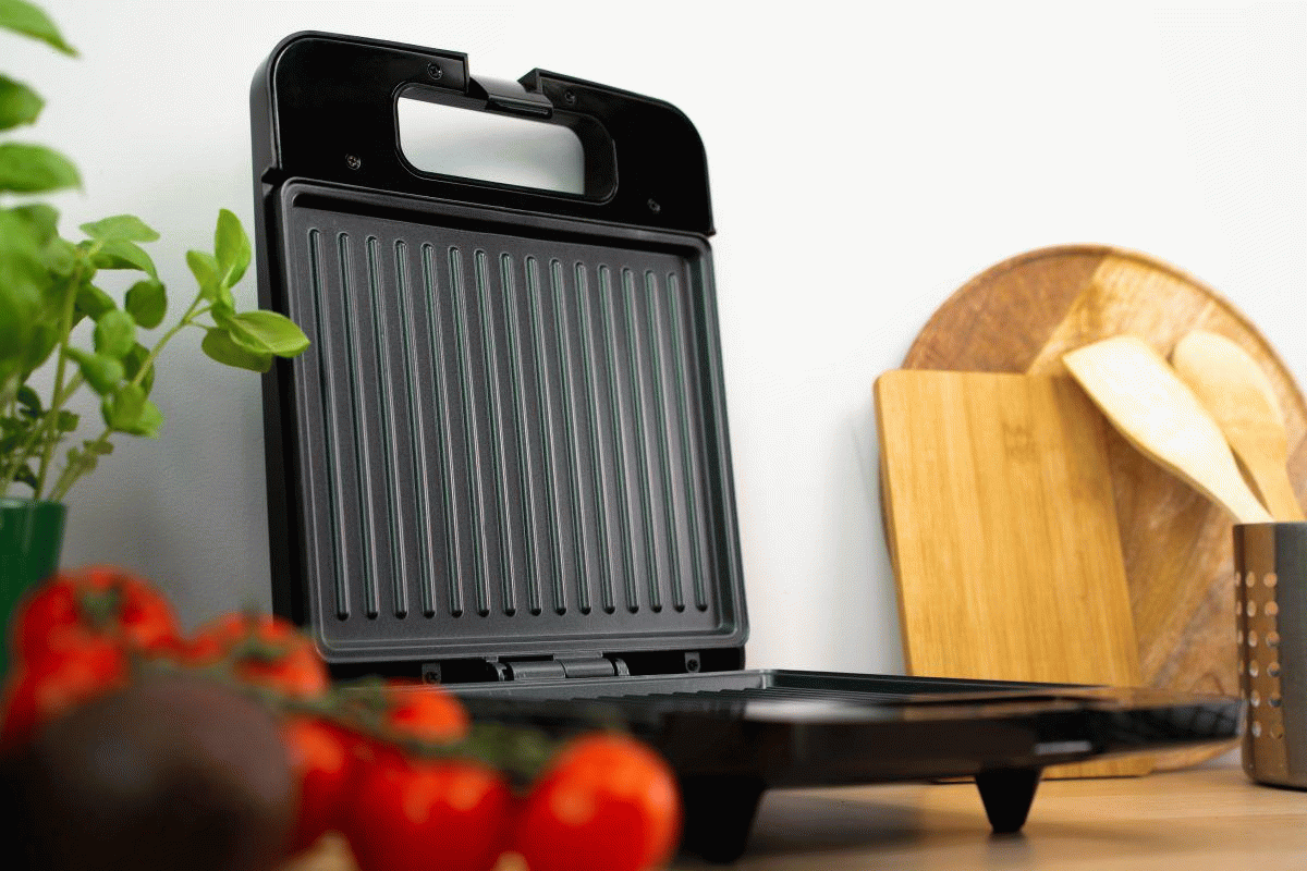 Sendvičovač Huslog Panini 1400W, černá