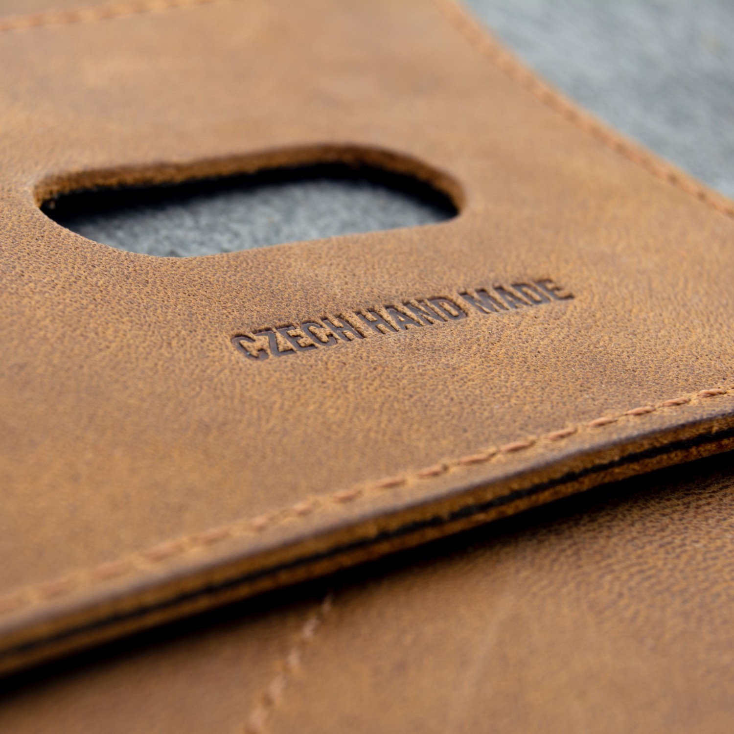 Kožená peněženka FIXED Smile Wallet se smart trackerem a motion senzorem, hnědá