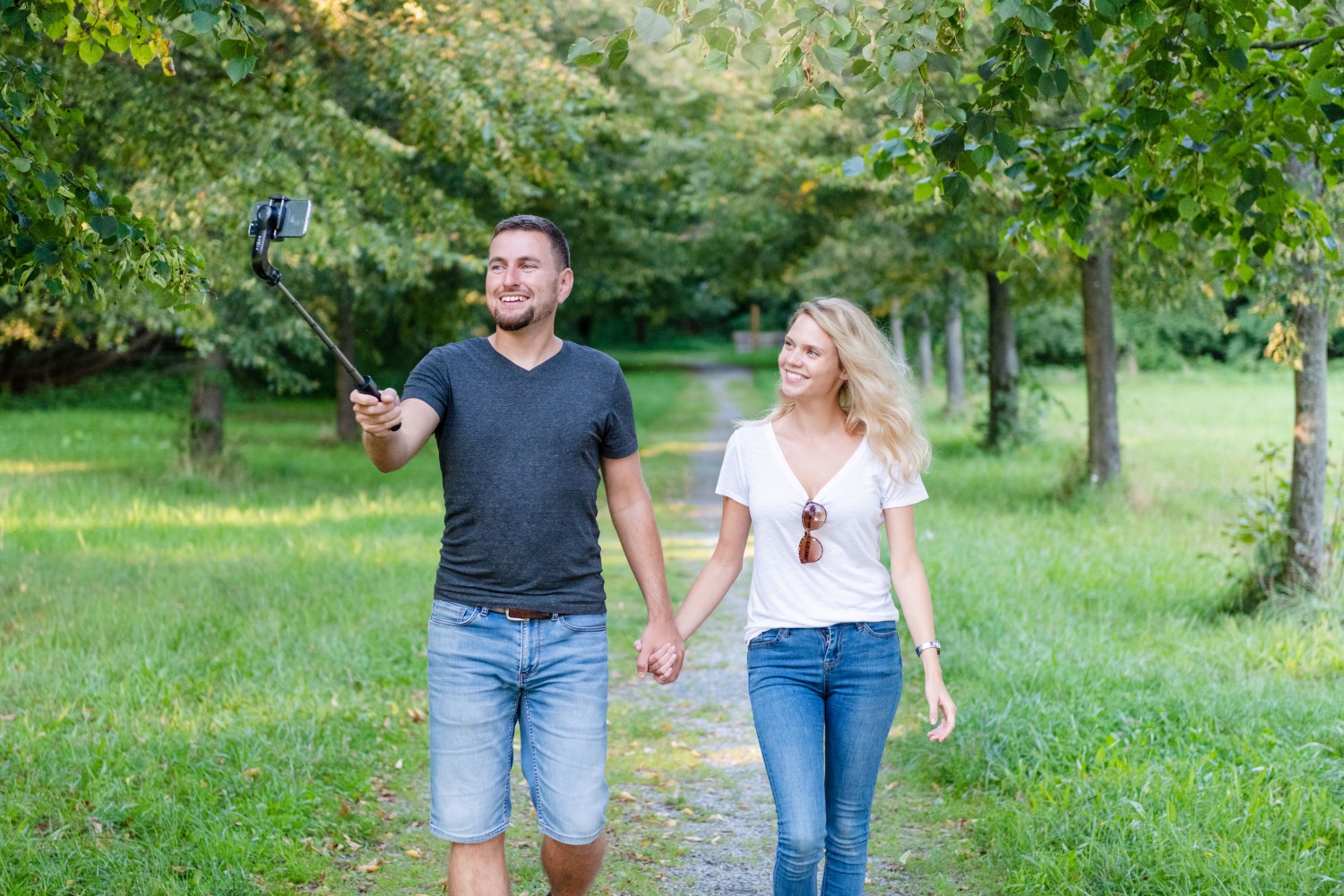 Selfie tripod FIXED Snap Action so stabilizátorom a diaľkovou spúšťou, čierny